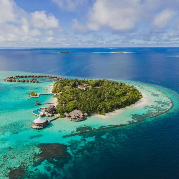 Baros Maldives – hotel w mieście Kudahitty