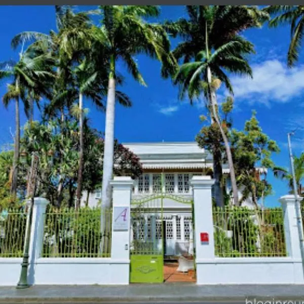 Villa Angélique - Hôtel classé Monument Historique, отель в Сен-Дени