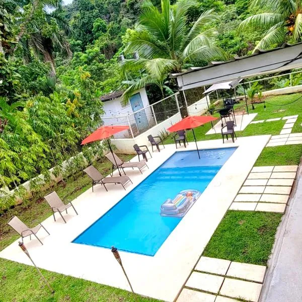 oasis with pool near Panama Canal, hotel u gradu 'Gamboa'