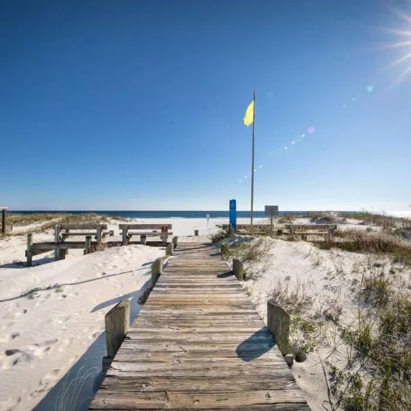 HugeWestBeachCondo - Pool - FreeParking - WinterHaven - Little Lagoon, hotel en Orange Beach