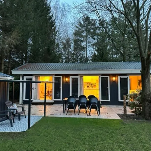 Stayatsas Tiny House Julia in de bossen op de Veluwe!, hotel Epében