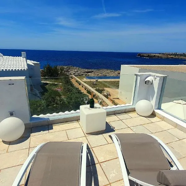 Binibeca Vell Luxury Villa, sea direct access, private pool, hotel u gradu Maon