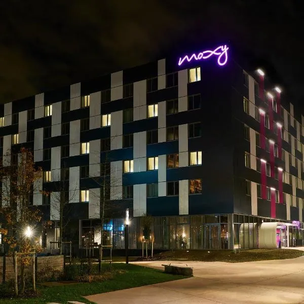 Moxy Paris Charles de Gaulle Airport, hotel a Roissy en France