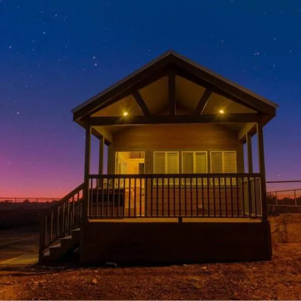 081 Tiny Home nr Grand Canyon South Rim Sleeps 8, hotel em Valle