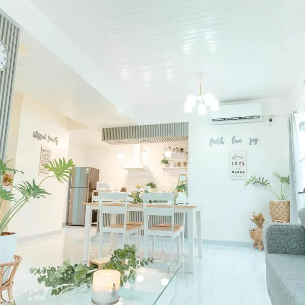 DGM AirBnB Urdaneta Pangasinan, отель в городе Binalonan