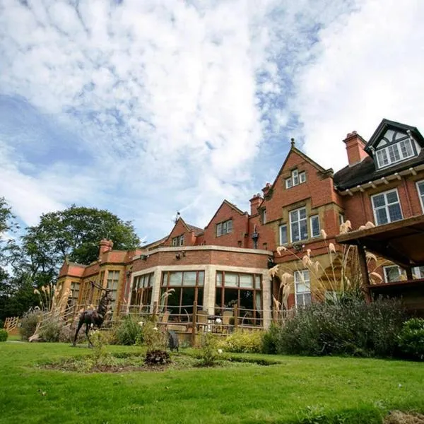 The Mount Country Manor Hotel & Golf Wolverhampton، فندق في ولفرهامبتون