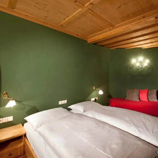 Residence Adler – hotel w mieście San Candido