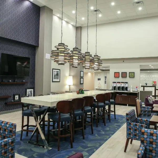 Hampton Inn & Suites Mount Laurel/Moorestown: Mount Laurel şehrinde bir otel