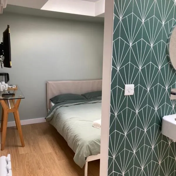 Central ensuite guest unit with free on-street parking, hotel di Brighton & Hove