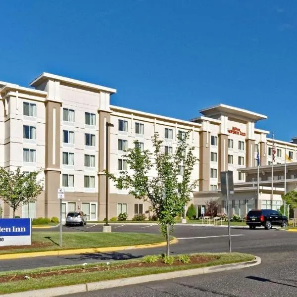 Hilton Garden Inn by Hilton Mount Laurel: Mount Laurel şehrinde bir otel