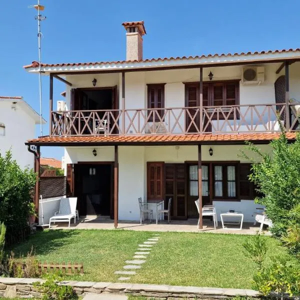 Halkidiki, Family house to enjoy by the beach, hotel en Kalivia Poligirou