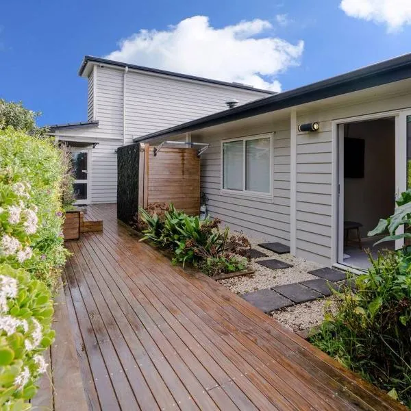 Modern Private 2 Bedroom Home-unit in Albany with Netflix, hotel v mestu Mairangi Bay