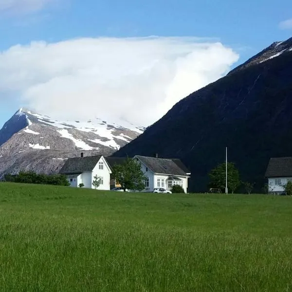 Dønhaug Gjestegard, hotell i Skånevik