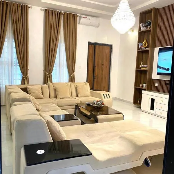 Urban Retreat Luxury Shortlet Apartment Lekki ajah Lagos, hotel di lekki