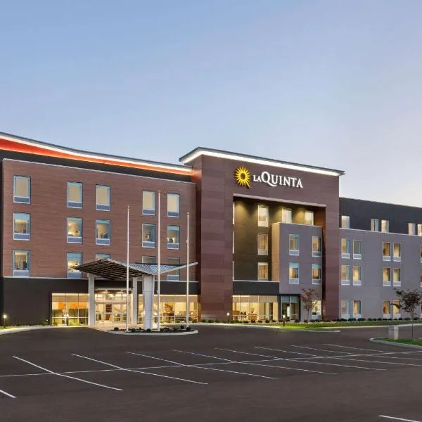 La Quinta Inn & Suites by Wyndham Mount Laurel Moorestown: Mount Laurel şehrinde bir otel