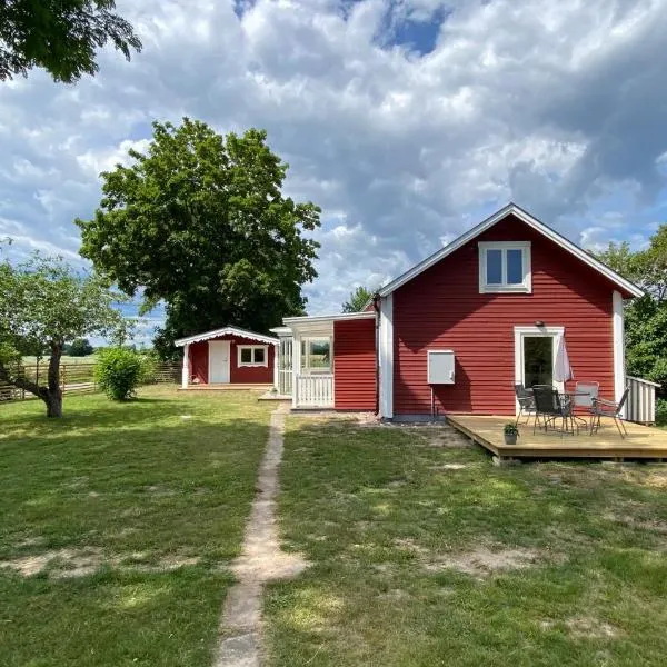 Charmig, nyrenoverat och fullt utrustad stuga. Anpassad för hundar, nära till naturen och havet. Gångavstånd till golfbana., готель у місті Кальмар