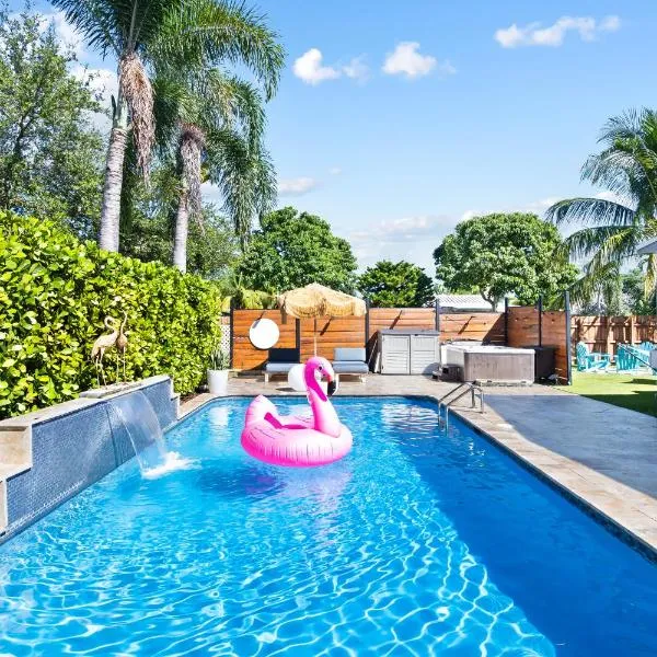 Palms Retreat! Giant Heated Pool-HotTub-FirePit-5Min2Beach-Pets-EV Chgr, hotel em Fort Lauderdale