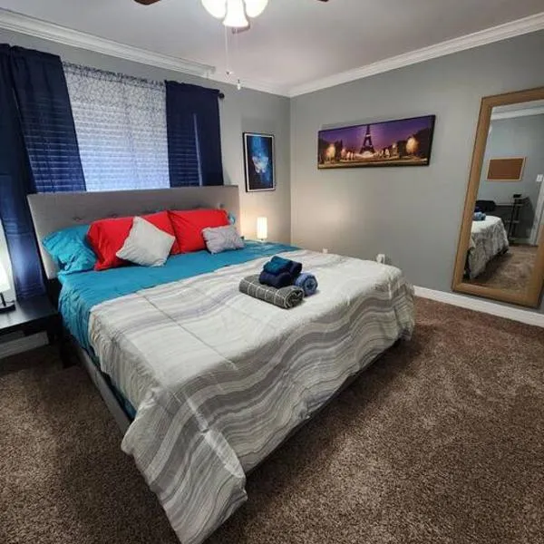 Blue Shark *E4* @ Midtown Comfortable 1BR King Apartment, hotel a Houston