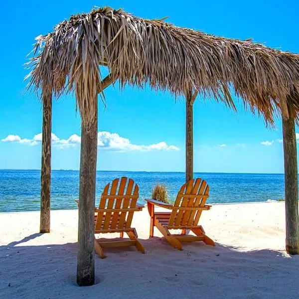 Tropical Serenity-Water View Heated Pool Tiki Bar, hotel en Tampa