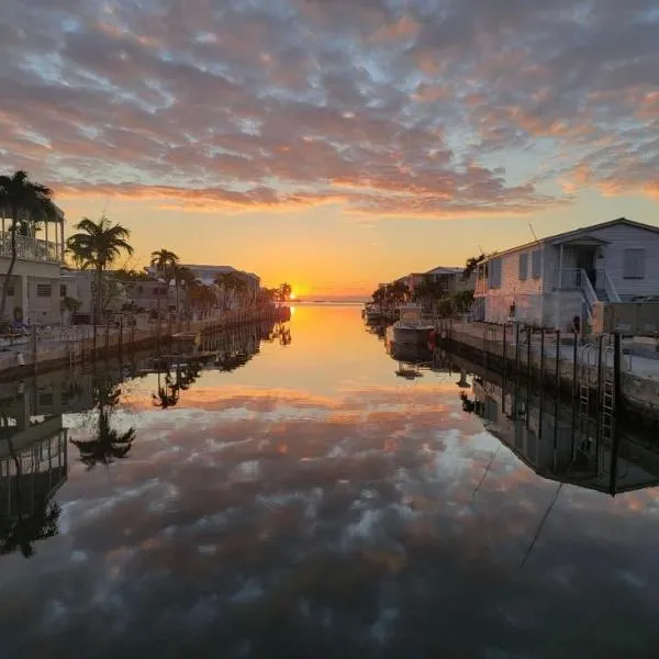 Pelican's Roost, Waterfront comfort at Venture Out, hotel a Sugarloaf Shores