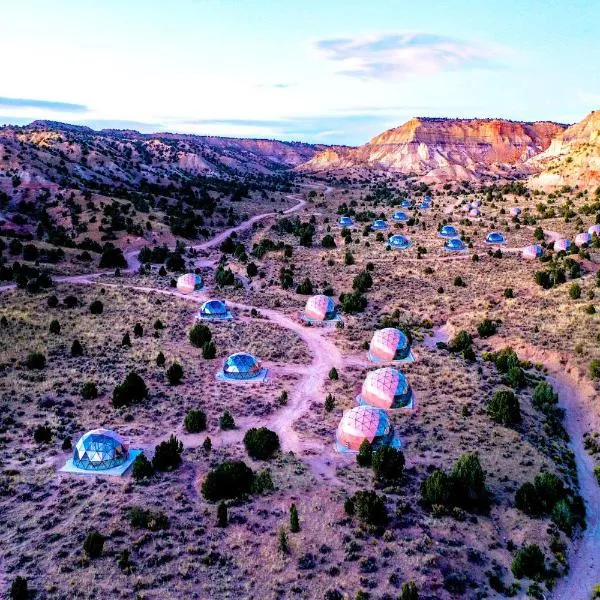 Clear Sky Resorts - Bryce Canyon - Unique Stargazing Domes, hotel in Cannonville