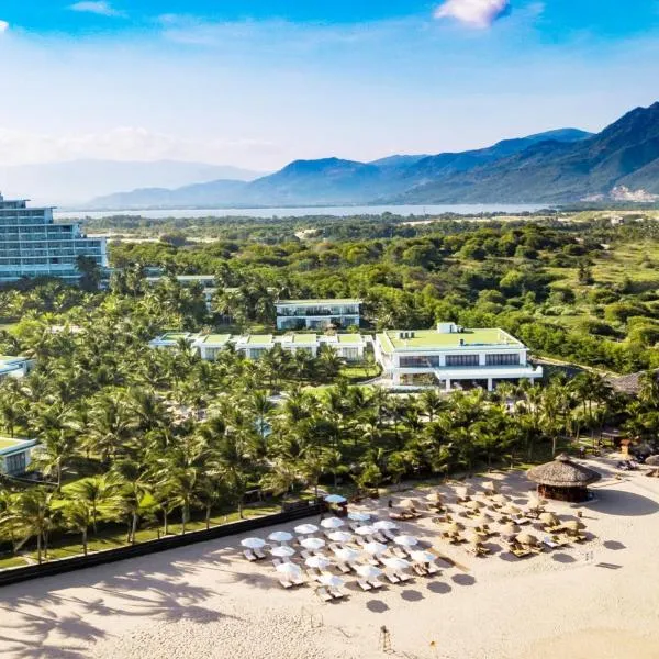 Cam Ranh Riviera Beach Resort & Spa, hotel din Ấp Vĩnh Bình