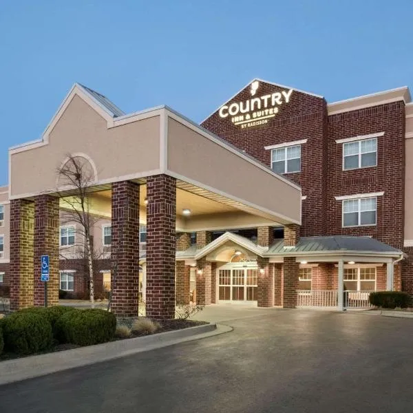 Country Inn & Suites by Radisson, Kansas City at Village West, KS: Bonner Springs şehrinde bir otel