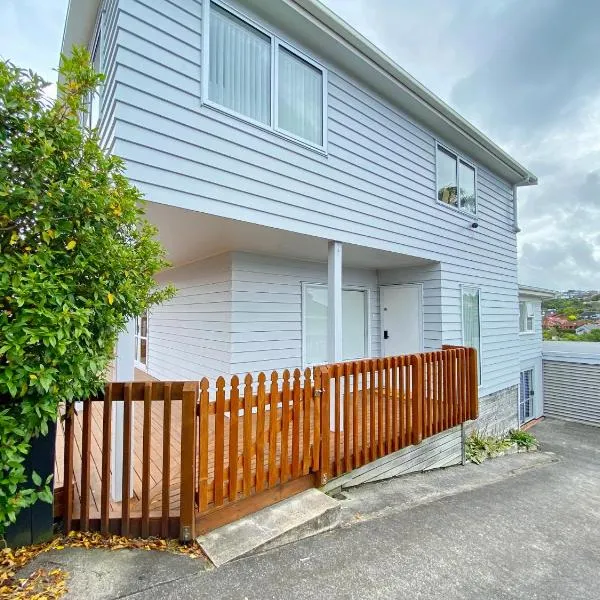 7BR 3BH Beach Escape. 2 min to Browns Bay Beach, hotel v mestu Mairangi Bay