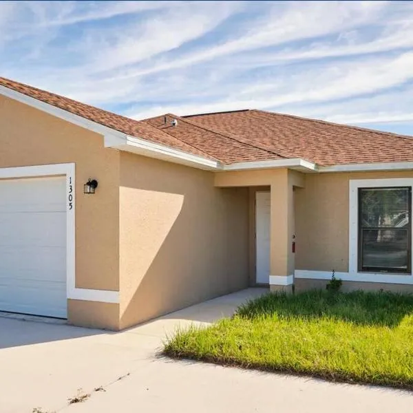 New 3 Bed 2 bath & full kitchen – hotel w mieście Cape Coral