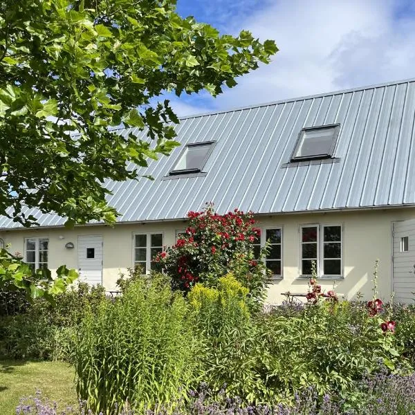 Eternellgården, Boende med självhushåll, nära Stenshuvuds Nationalpark, hotel u gradu Kivik