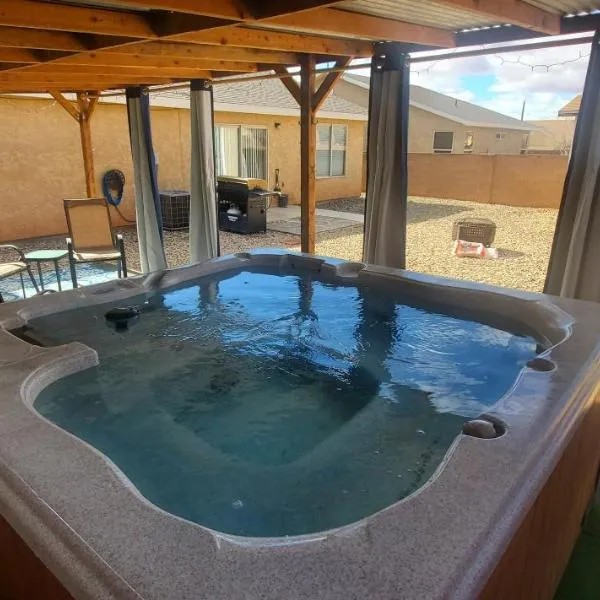 I Deal Lake Powell Home 3BR, Jacuzzi, BBQ, Firepit, hotel in Page