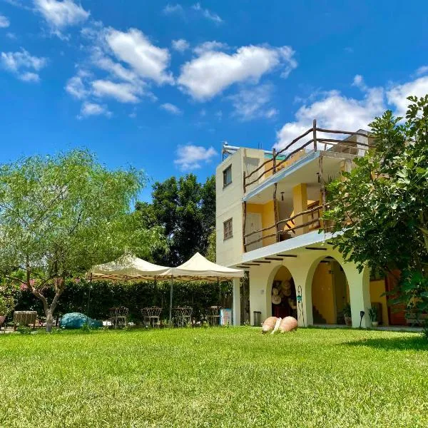 Serenity Lodge, hotel in Hacienda Macacona