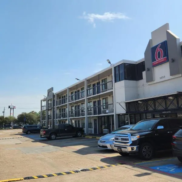 Motel 6 Houston, TX - Medical Center - NRG Stadium, hotel in Houston