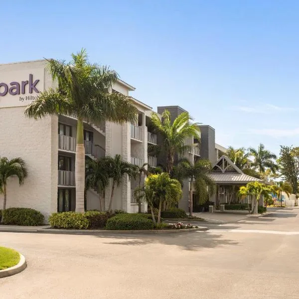 Spark by Hilton Sarasota Siesta Key Gateway, hotel em Sarasota