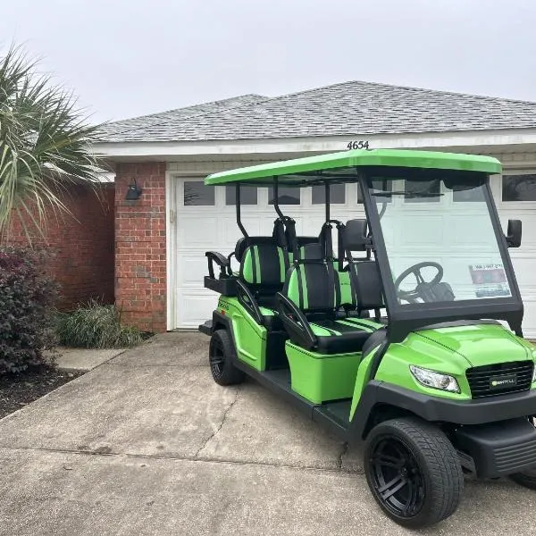 WINDSTARR DESTIN- Golf Cart Included, One level, Close to beach, Pet friendly, hotel sa Destin