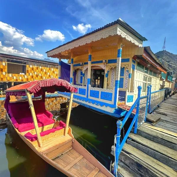 PASADENA Floating Houseboat, готель у місті Срінагар