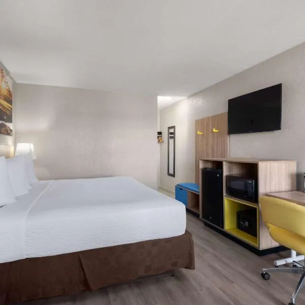 Days Inn by Wyndham Las Vegas Airport Near the Strip, хотел в Лас Вегас