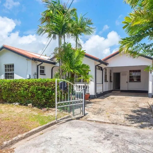 Beachy Cottage I Kitchen I Wi-Fi I Shaded Cabana I Parking, hotelli kohteessa Saint Philip