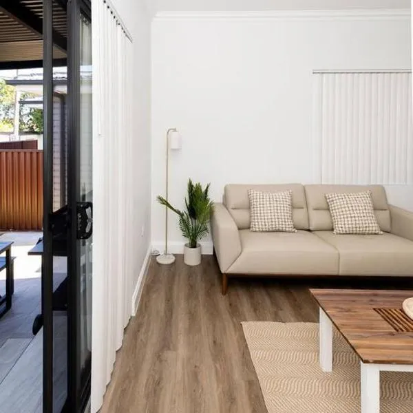 Modern Home in the Heart of Bankstown, hotel v destinácii Bankstown