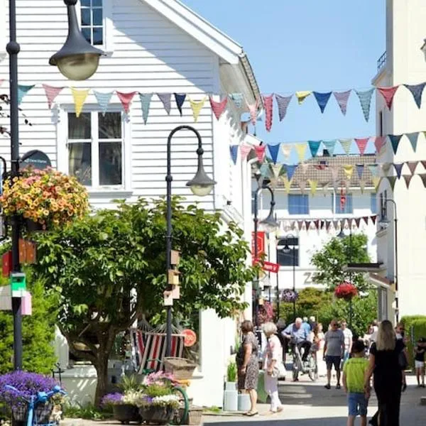 Koselig leilighet i hjertet av Flekkefjord, hotell i Flekkefjord