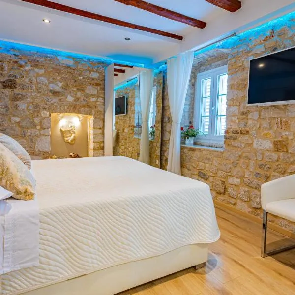 Apartments & Rooms Trogir Stars FREE PARKING, hotel sa Trogir