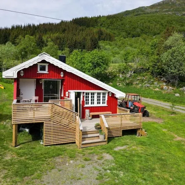 The Little Red Cabin Lofoten, viešbutis mieste Kabelvogas