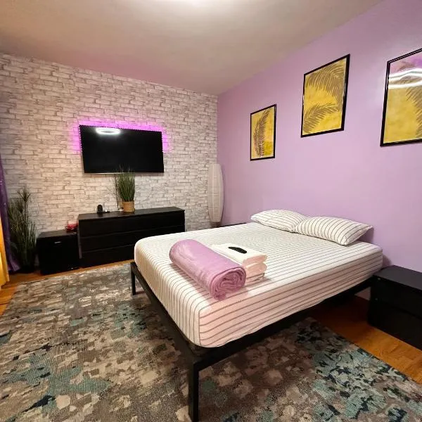 King size room in Manhattan Central Harlem, hotel sa New York