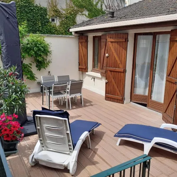 Maison individuelle avec terrasse Nogent sur Marne, hotel u Parizu