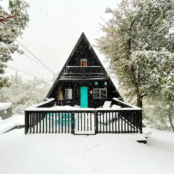 Dog Friendly A-frame Hot Tub Nature Views, hotel en Palm Springs