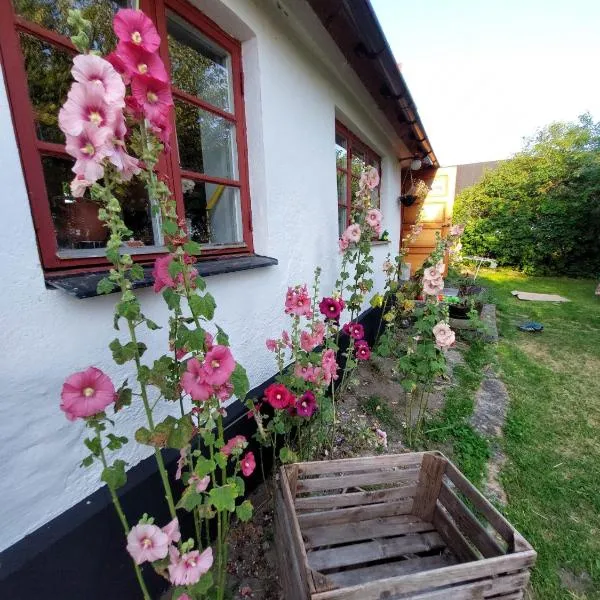 Fridfullt sommarhus mitt på Österlen, hotel v mestu Gärsnäs