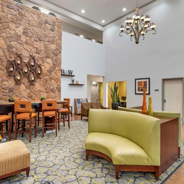 Best Western PLUS Hobby Airport Inn and Suites, hotel in Houston