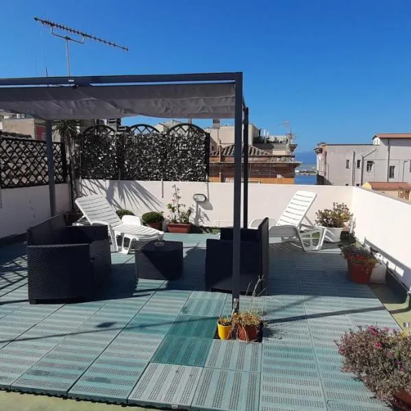 Rosa's Apartment with Terrace, Hotel in Cagliari