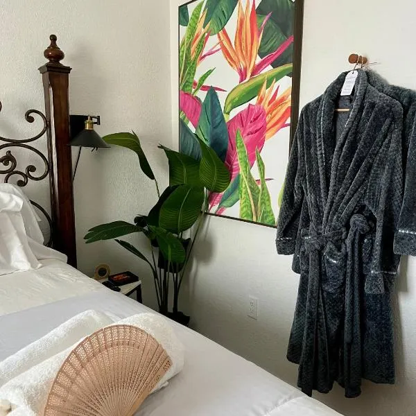 Stunning Little Havana Suites Close to airport, Calle Ocho, Brickell, Wynwood and the Beaches - Free Parking, Hotel in Miami