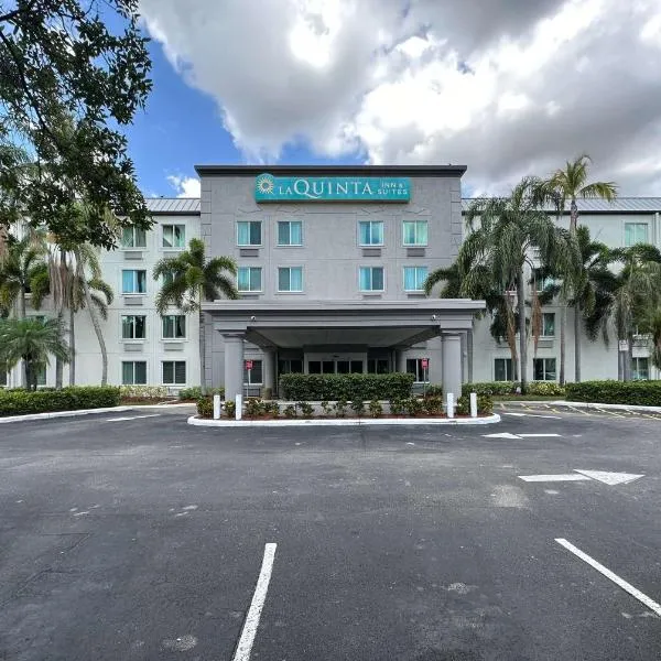 La Quinta Inn & Suites by Wyndham Sawgrass, hotel em Sunrise